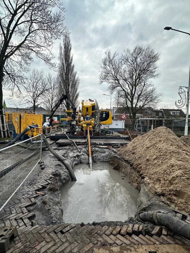 Persleidingbreuk in Terherne